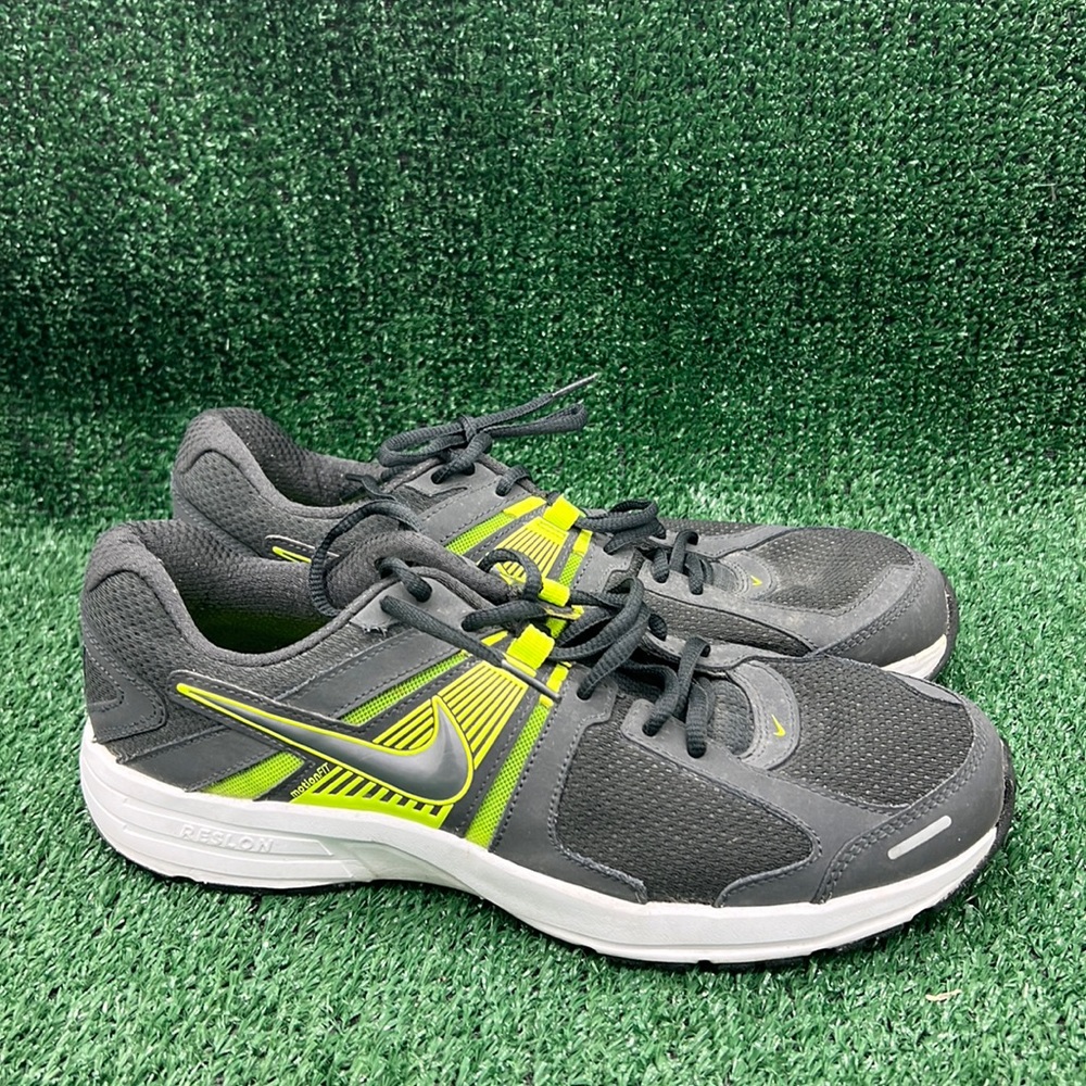 Nike reskin sneakers size 9 men’s
